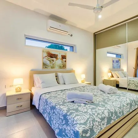 Chartata Sleeps 4 Air Con Wifi 别墅 Khartáta
