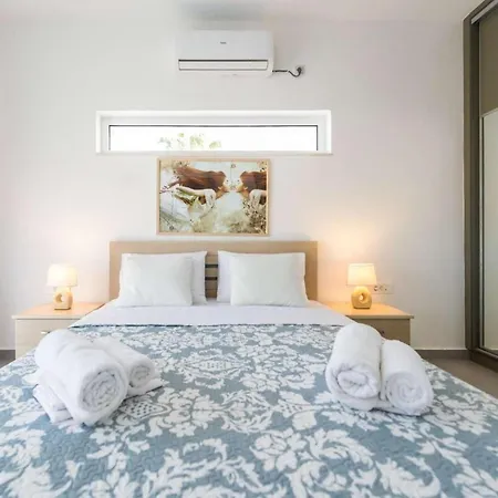 别墅 Chartata Sleeps 4 Air Con Wifi Khartáta