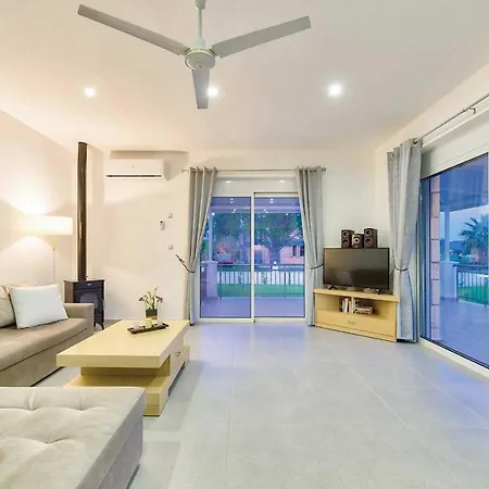 Chartata Sleeps 4 Air Con Wifi Villa