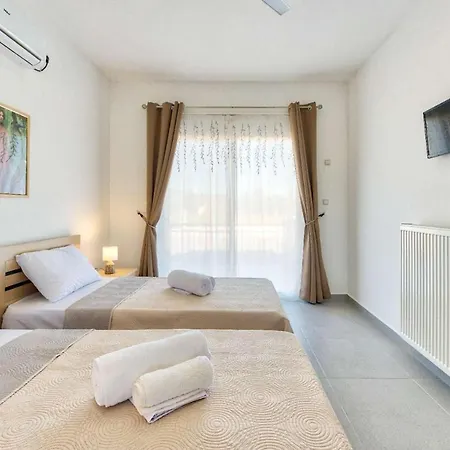 Villa Chartata Sleeps 4 Air Con Wifi *
